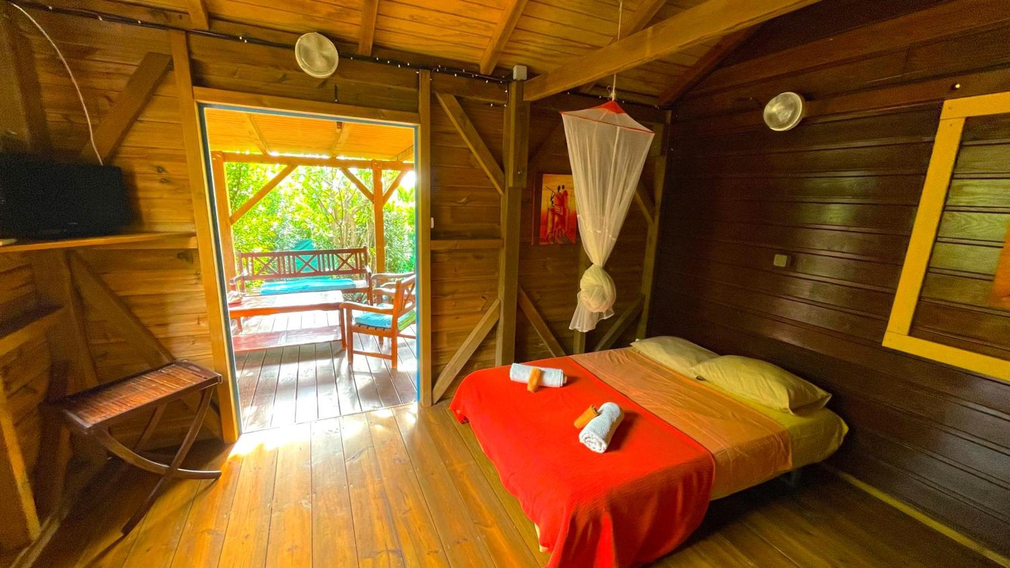 Gites Les Calebassiers Deshaies Room photo